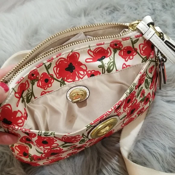 Coach Purse - Picture 4 of 7